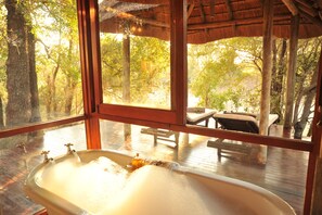 Suite | Bathroom | Separate bathtub and shower, hair dryer, towels - Imbali Safari Lodge (Imbali Concession)