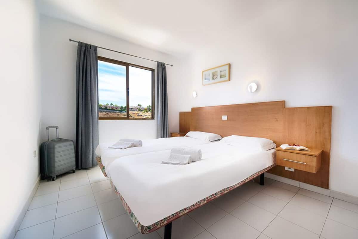 1 bedroom, iron/ironing board, bed sheets