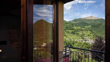 Chambre Familiale, 1 chambre, vue vallée, côté jardin | Terrasse/Patio