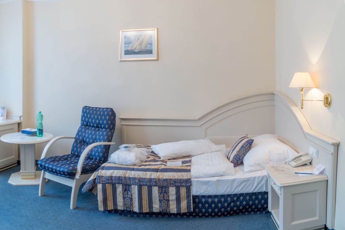 1 bedroom, hypo-allergenic bedding, minibar, in-room safe