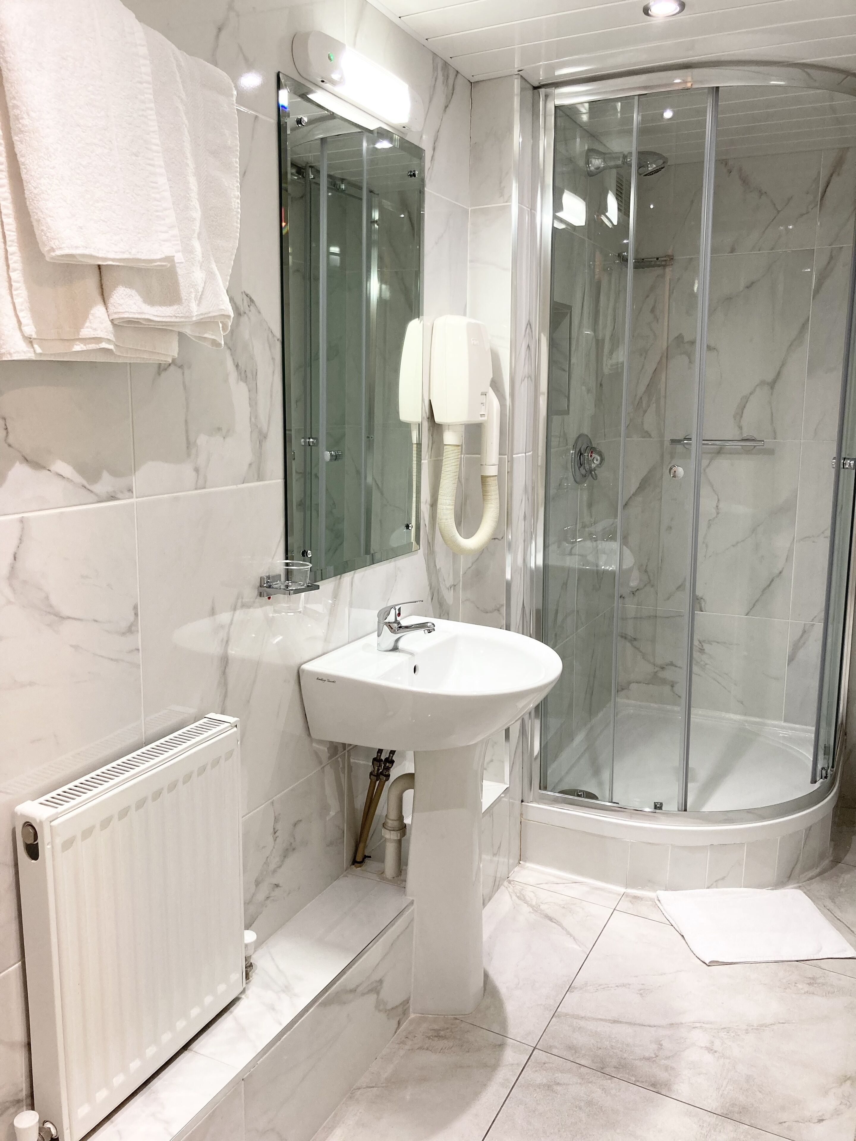 twin room | bathroom | shower, free toiletries, hair dryer, towels