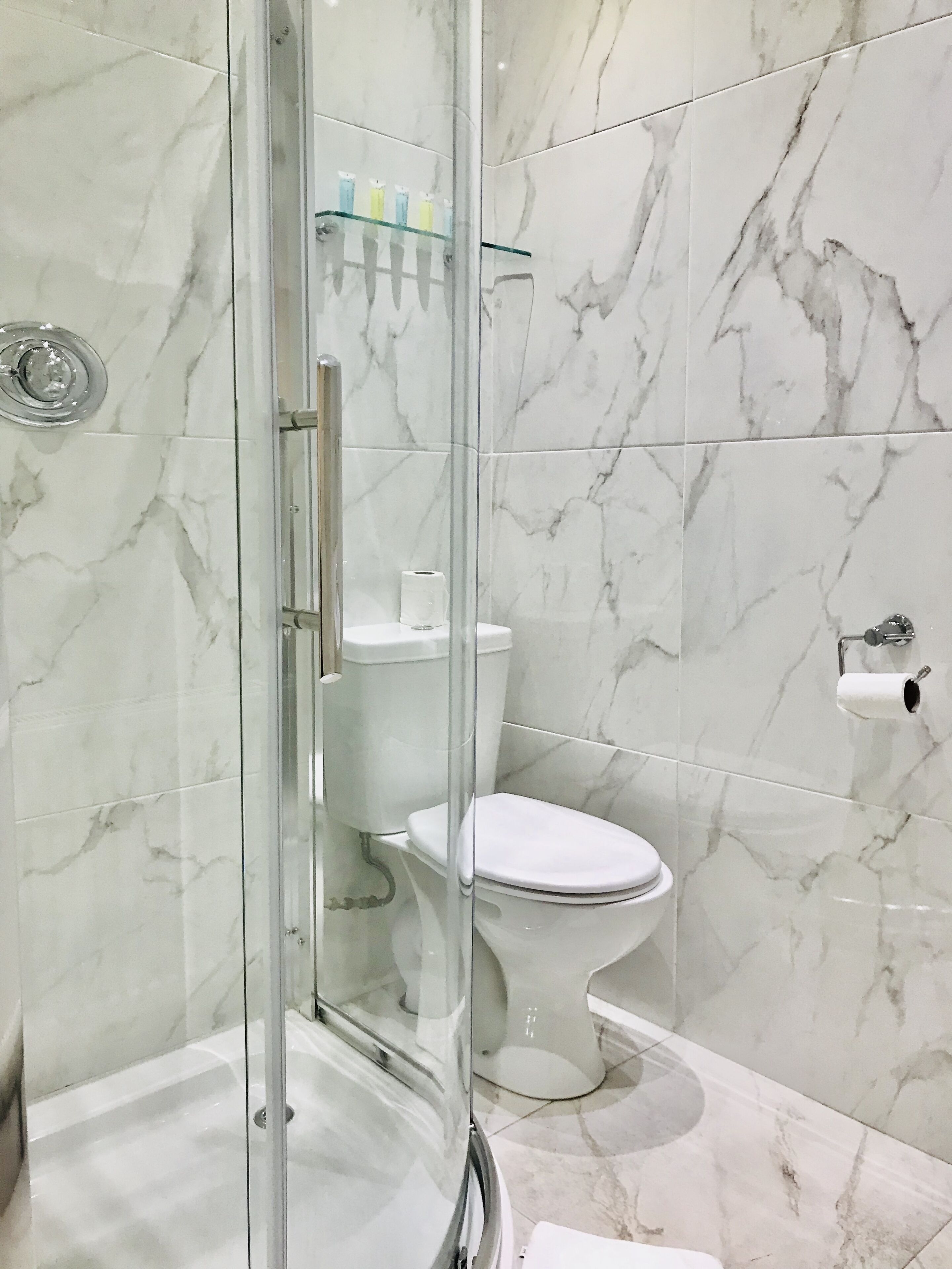 triple room, 3 single beds | bathroom | shower, free toiletries, hair dryer, towels