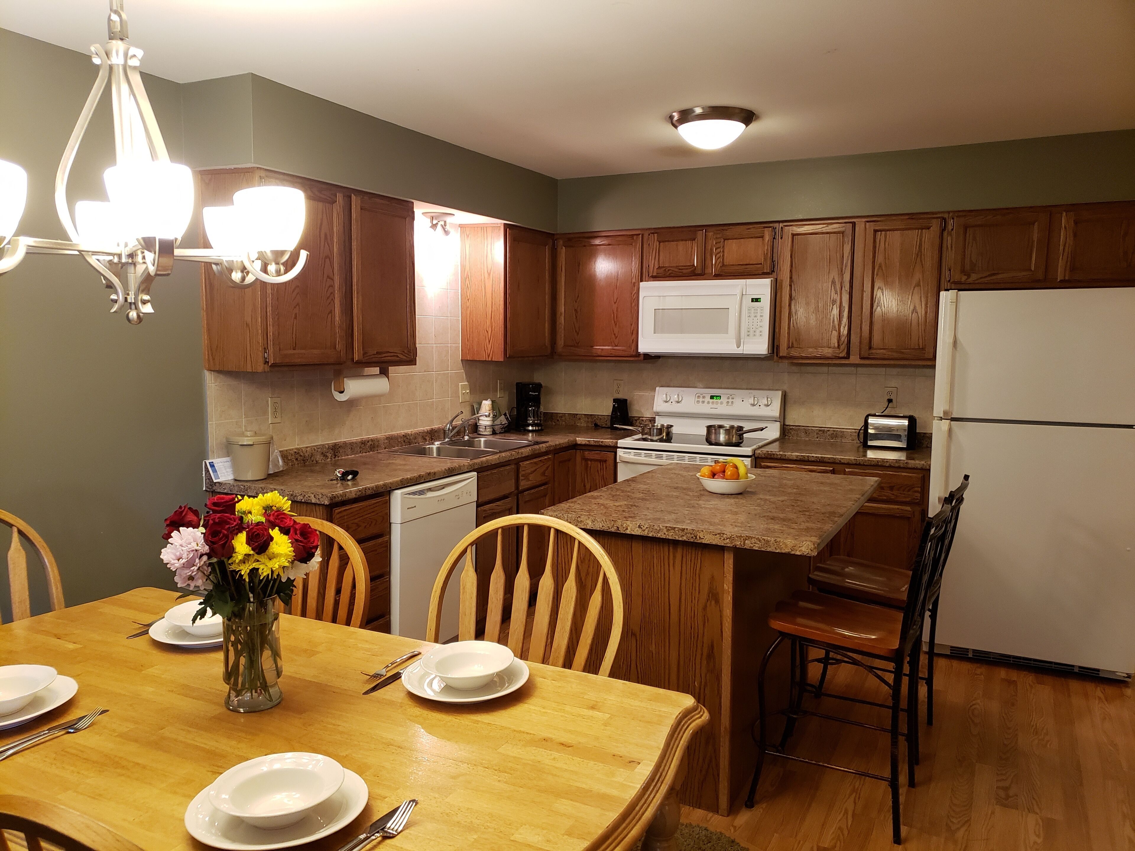 4 bedroom townhouse - queen & twin bed | private kitchen | microwave, coffee/tea maker