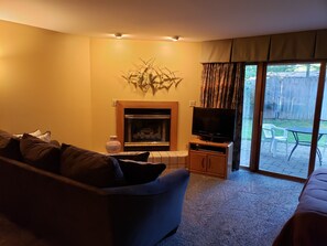 Fireside Villa (Deluxe Queen Studio) | Living area