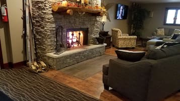 Standard Room, 2 Queen Beds | Property amenity