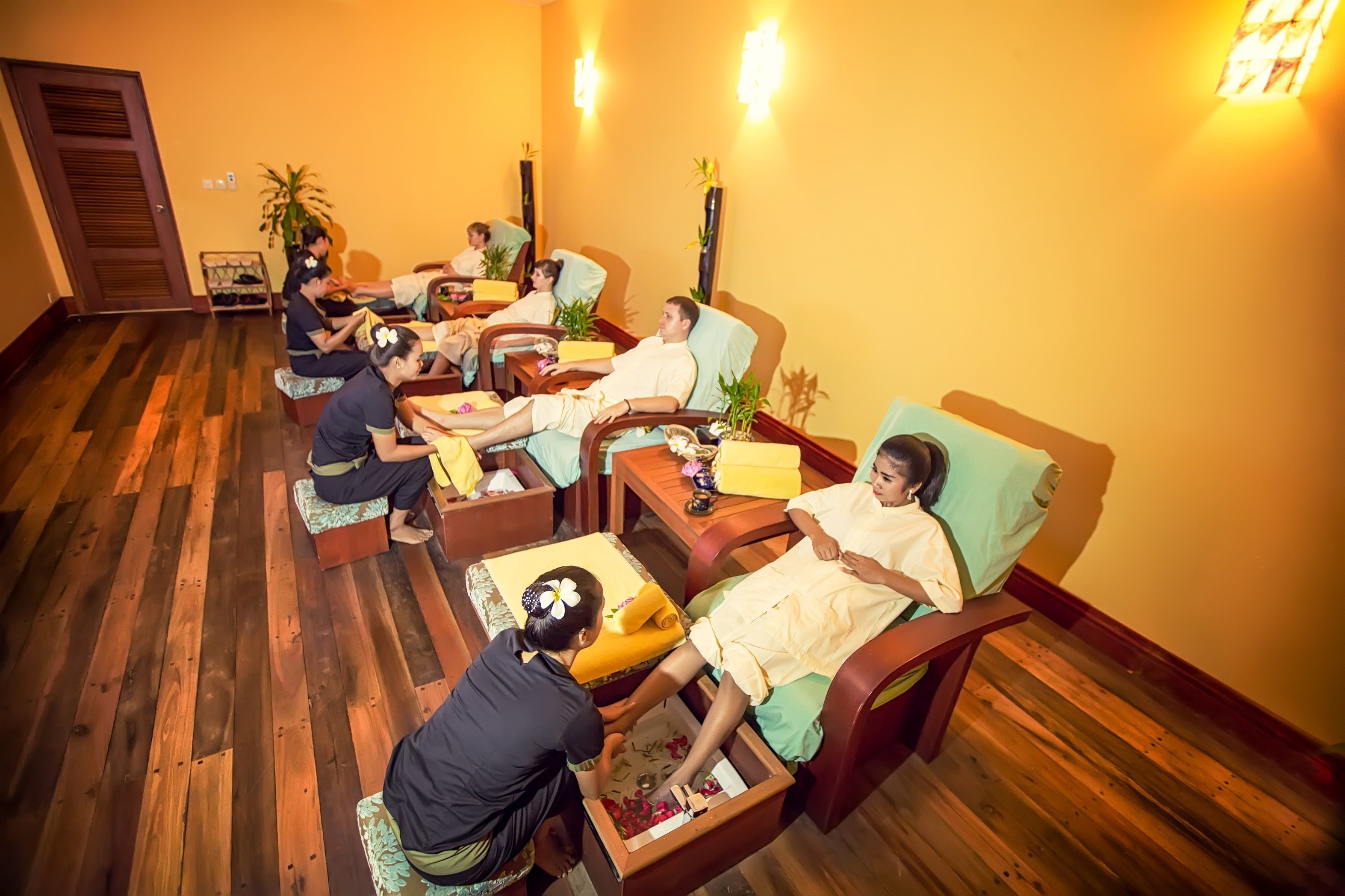 Sales de tractament per a parelles, sauna i banyera d'hidromassatge 