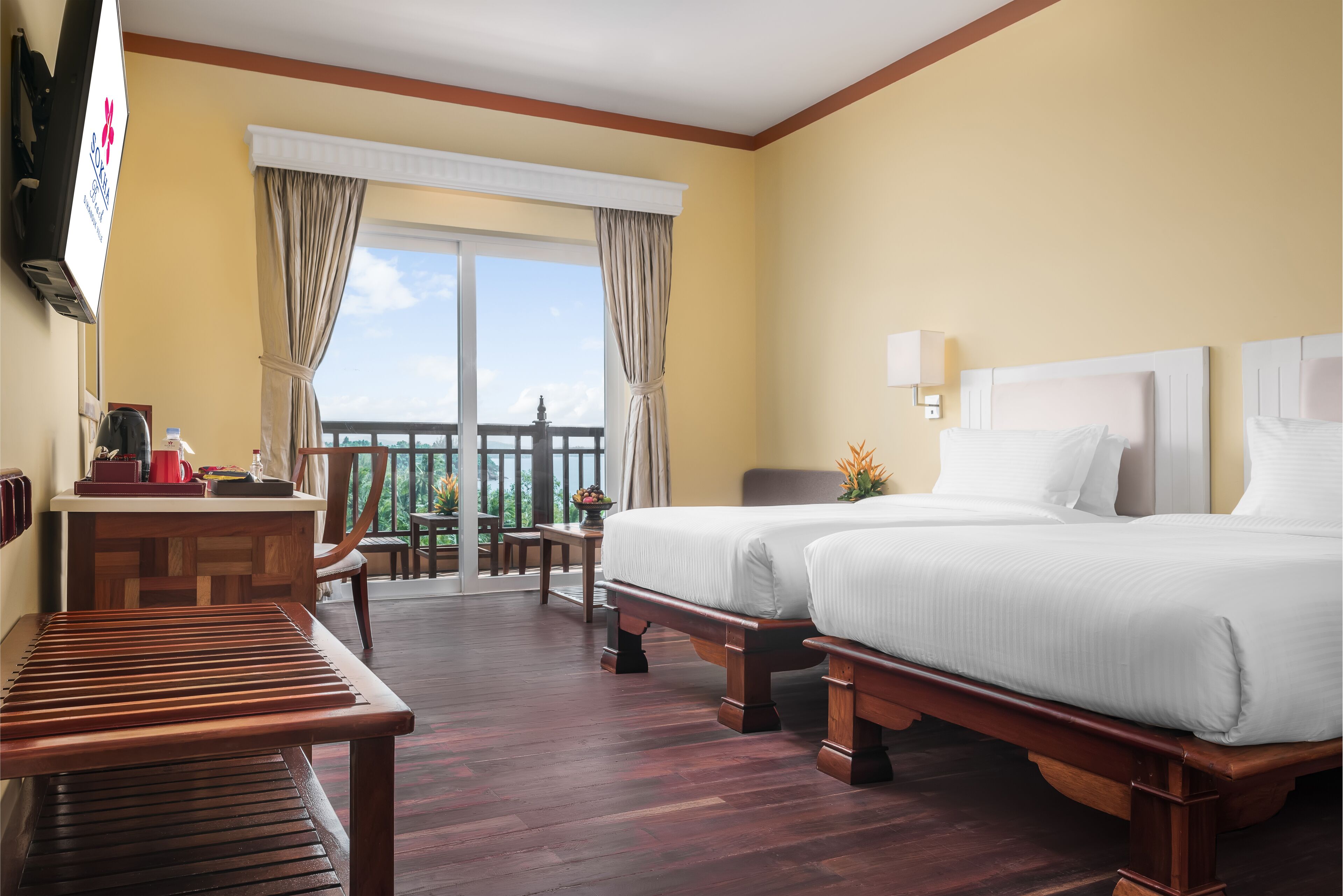 Luxe beddengoed, een minibar, een kluis op de kamer, een bureau