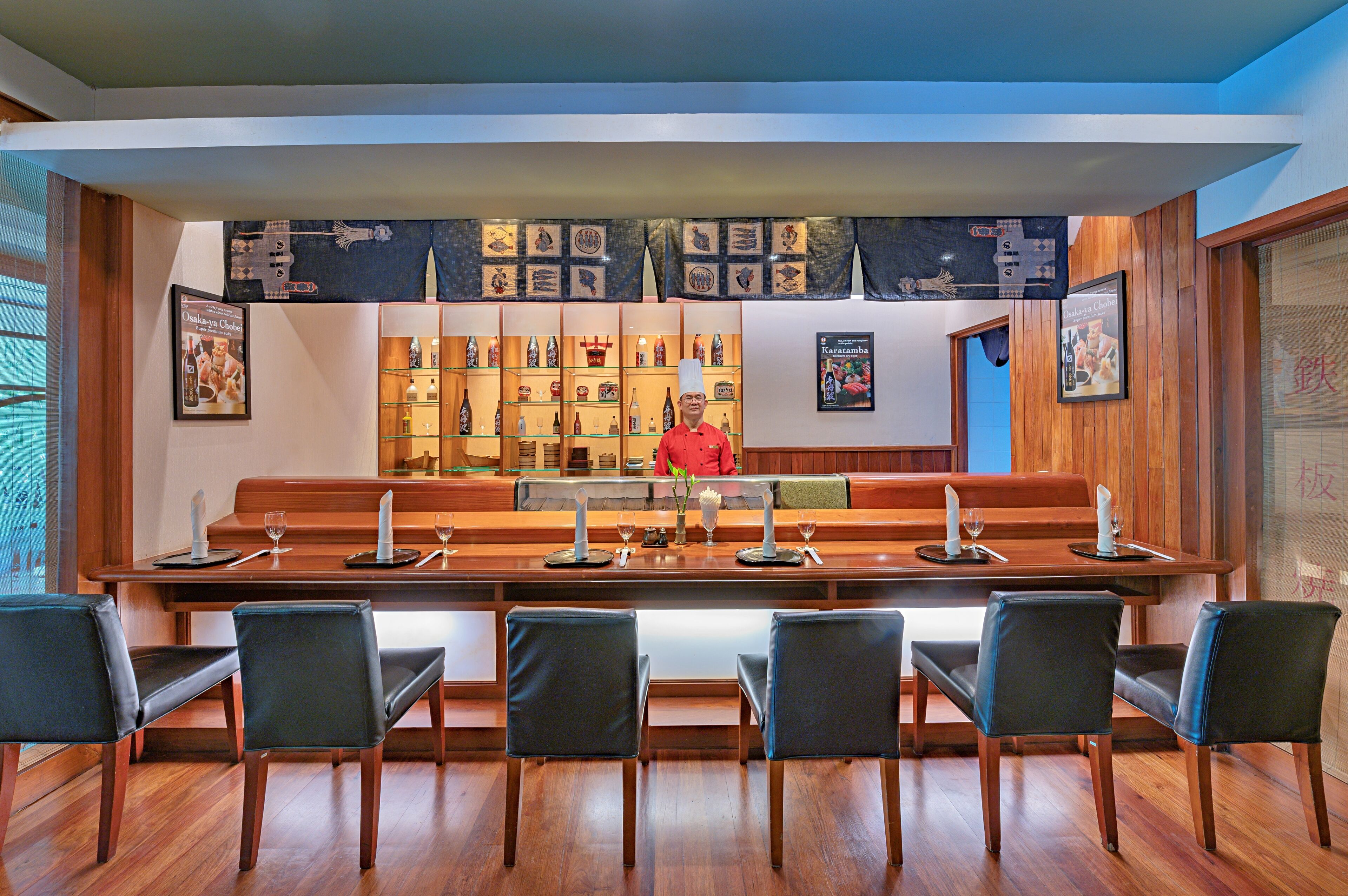 4 restaurants, breakfast, lunch, dinner served; international cuisine