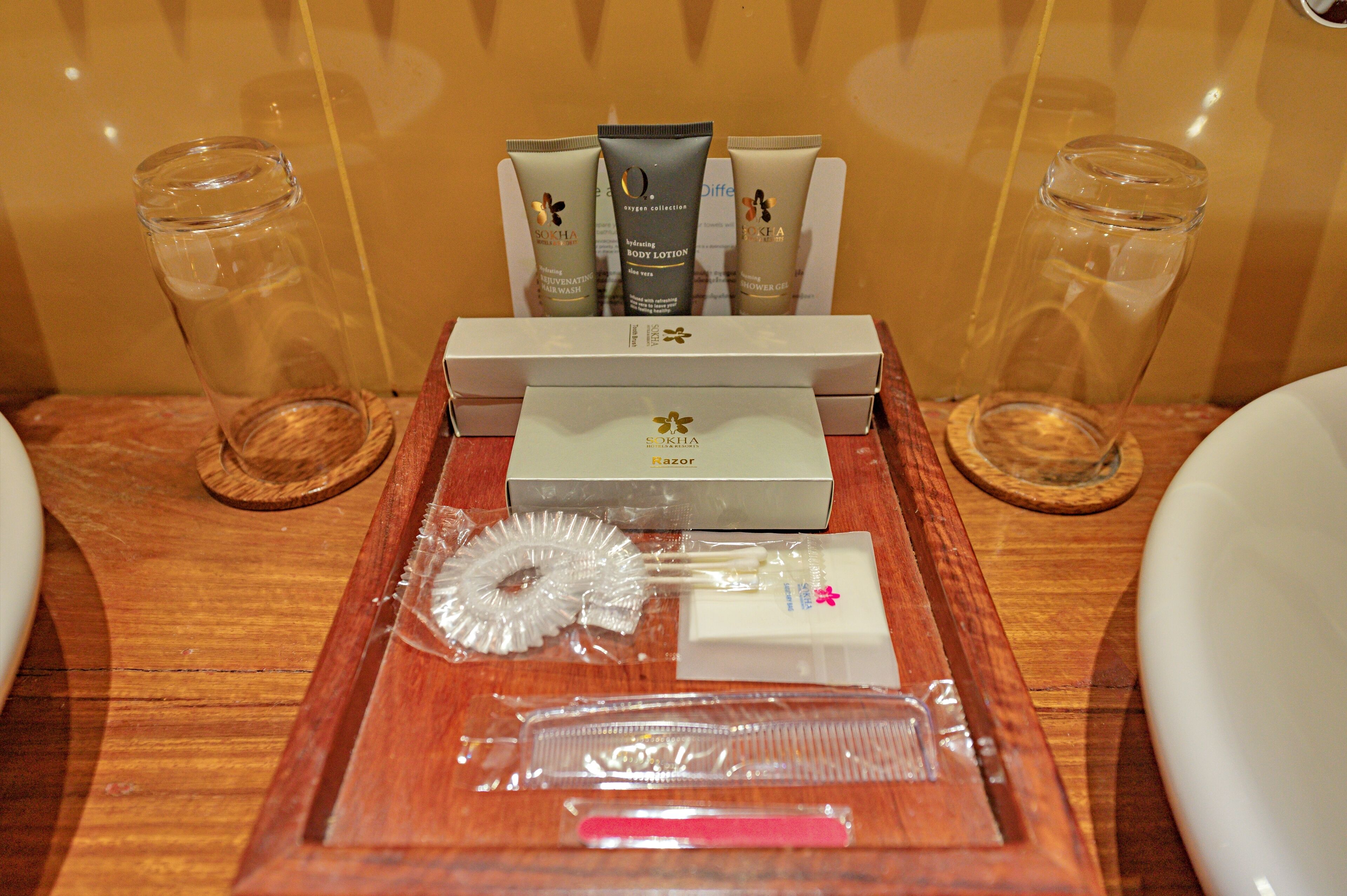 club suite | bathroom | separate bathtub and shower, deep-soaking bathtub, free toiletries