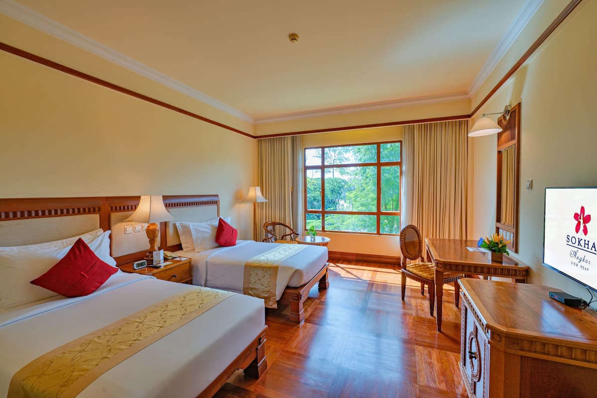 1 bedroom, Egyptian cotton sheets, premium bedding, down comforters