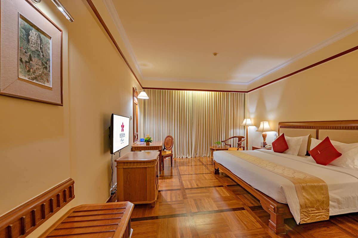 1 bedroom, Egyptian cotton sheets, premium bedding, down comforters
