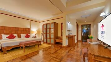 Club Suite | Egyptian cotton sheets, premium bedding, down comforters, pillowtop beds