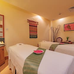 Couples treatment rooms, sauna, hot tub, steam room, body treatments