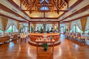 4 restaurants, breakfast, lunch, dinner served; international cuisine