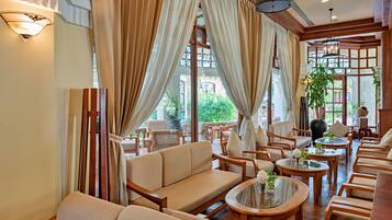 4 Restaurants, FrĂŒhstĂŒck, Mittagessen, Abendessen, internationale KĂŒche