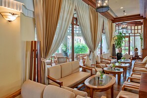 4 restaurants, breakfast, lunch, dinner served; international cuisine - Sokha Angkor Resort (Siem Reap)