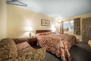 Blackout drapes, free WiFi, bed sheets - Rodeway Inn La Grande - Island City (La Grande)