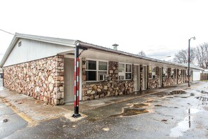 Exterior - Rodeway Inn La Grande - Island City (La Grande)