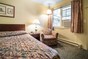 Blackout drapes, free WiFi, bed sheets