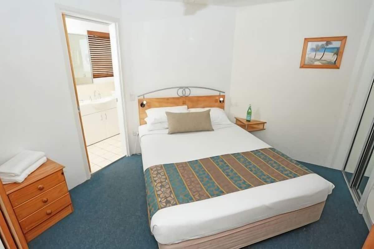 1 bedroom, individually decorated, individually furnished