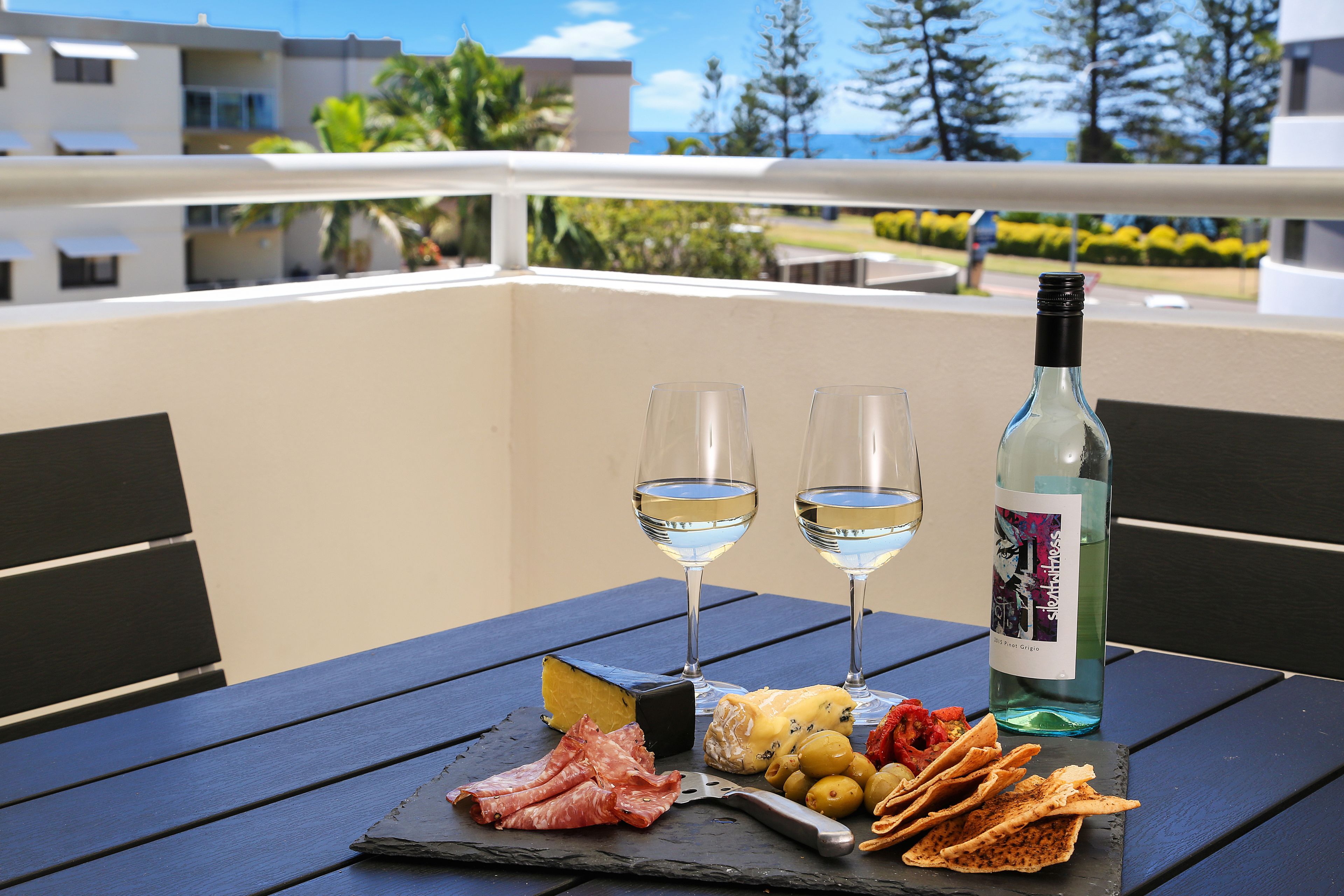 Rooftop One Bedroom Unit | Outdoor dining