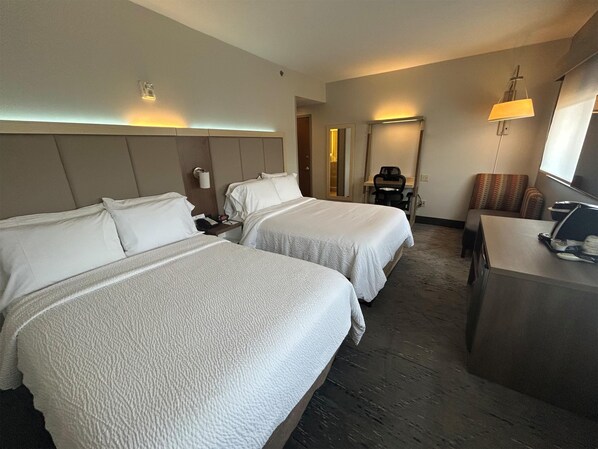 标准房, 2 张双人床, 无烟房 (Walk-in Shower) | 高档床上用品、办公桌、熨斗/熨衣板、免费 WiFi