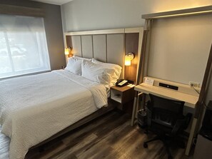 Premium bedding, desk, iron/ironing board, free WiFi - Best Western Roslyn-Long Island Hotel (Roslyn)