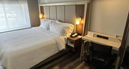 Best Western Roslyn-Long Island Hotel
