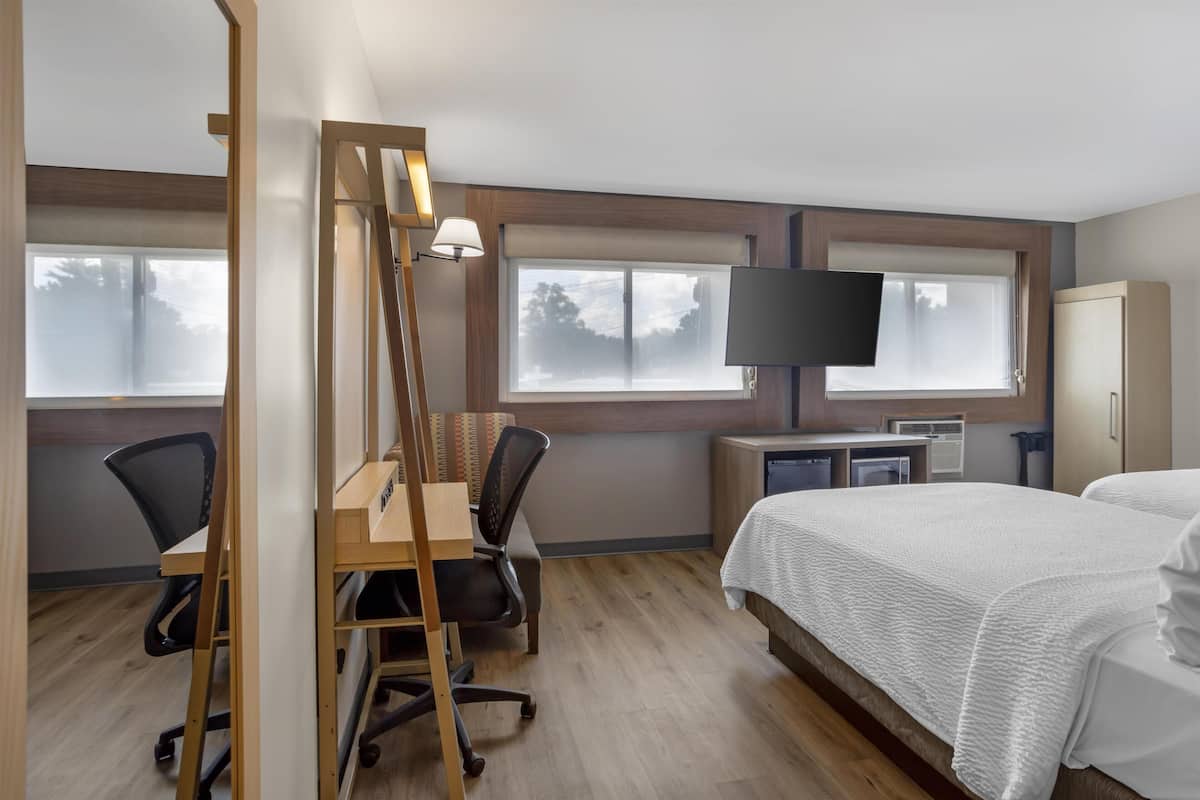 Standard Room, 2 Double Beds, Non Smoking (Walk-in Shower) | Premium bedding, desk, iron/ironing board, WiFi (free)