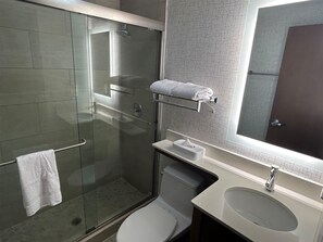 高档床上用品、办公桌、熨斗/熨衣板、免费 WiFi