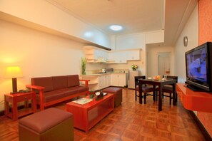 Phòng Executive, 1 phòng ngủ | Bếp riêng | Tủ lạnh, lò vi sóng, bếp nấu, ấm điện