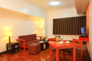 One Bedroom Premiere | Living area