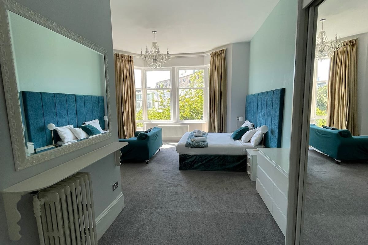 Deluxe Suite, Ensuite, Partial Sea View