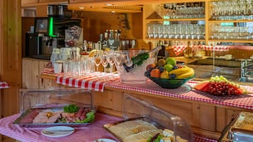 Colazione a buffet inclusa, servita tutte le mattine