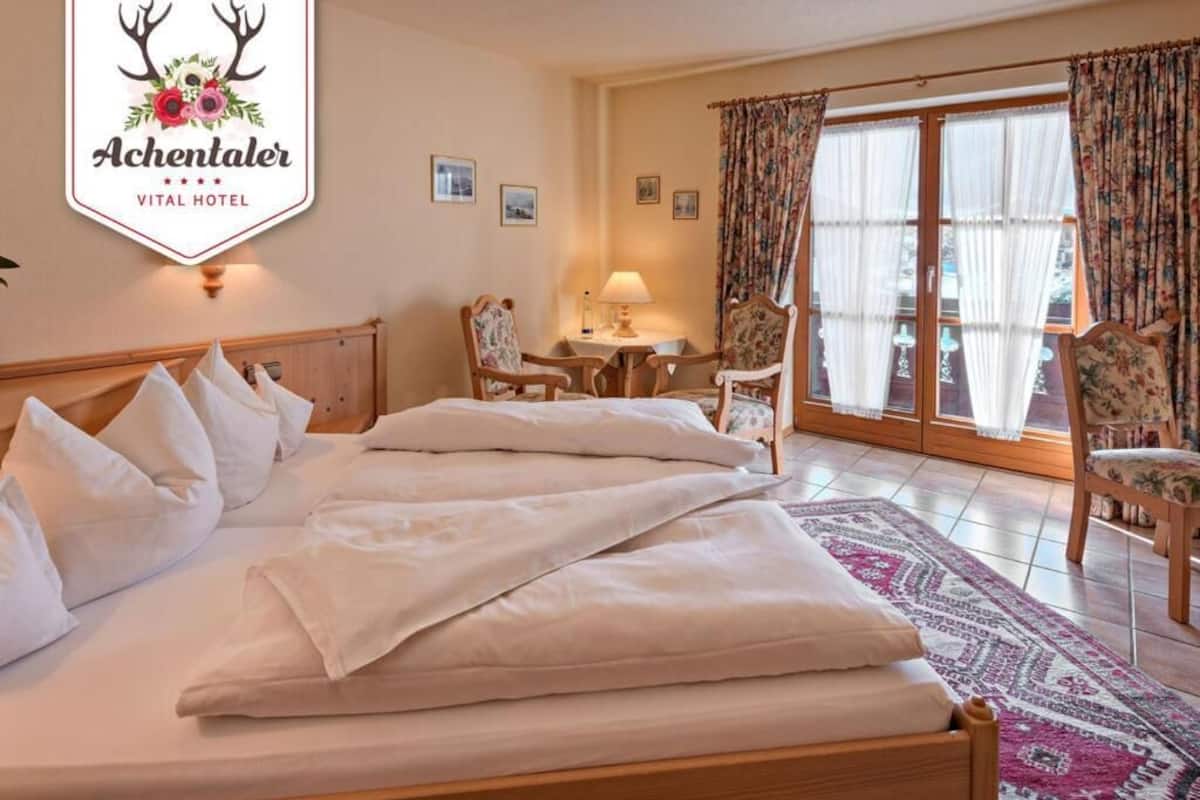 1 bedroom, desk, free wifi, bed sheets