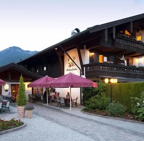 Se sirven desayunos y cenas, cocina local