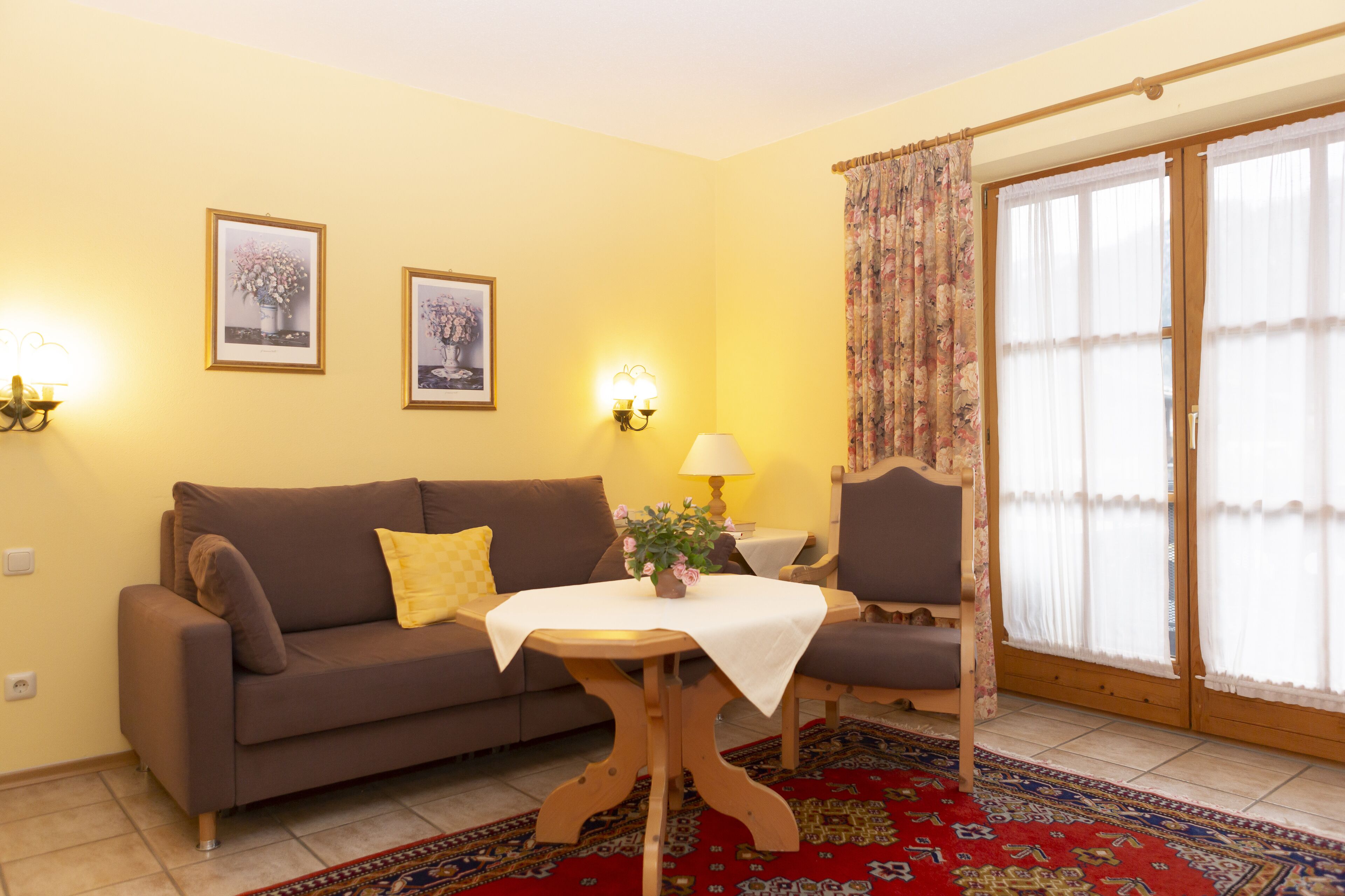 junior suite | living area | flat-screen tv