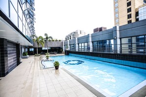 Outdoor pool - The Malayan Plaza (Pasig)