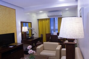 32-inch LCD TV with digital channels, TV