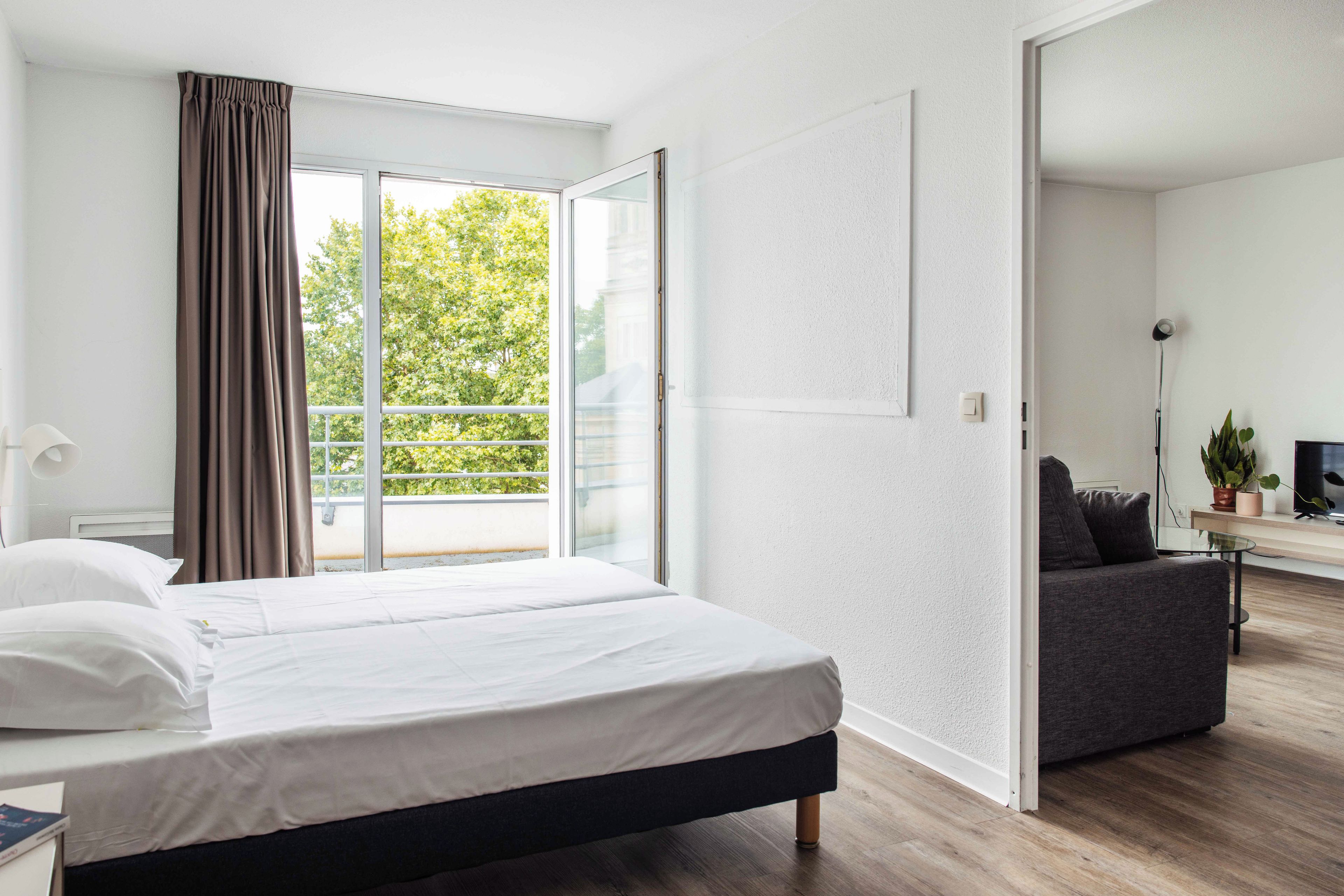 Appartement classique 1 chambre twin | Desk, soundproofing, iron/ironing board (on request), travel cot