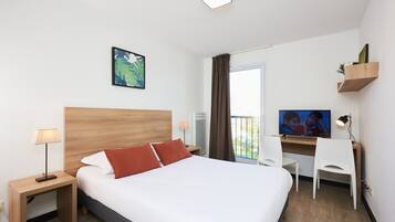 1 chambre, bureau, chambres insonorisées, fer et planche à repasser