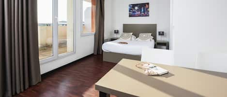 1 habitación, escritorio y insonorización