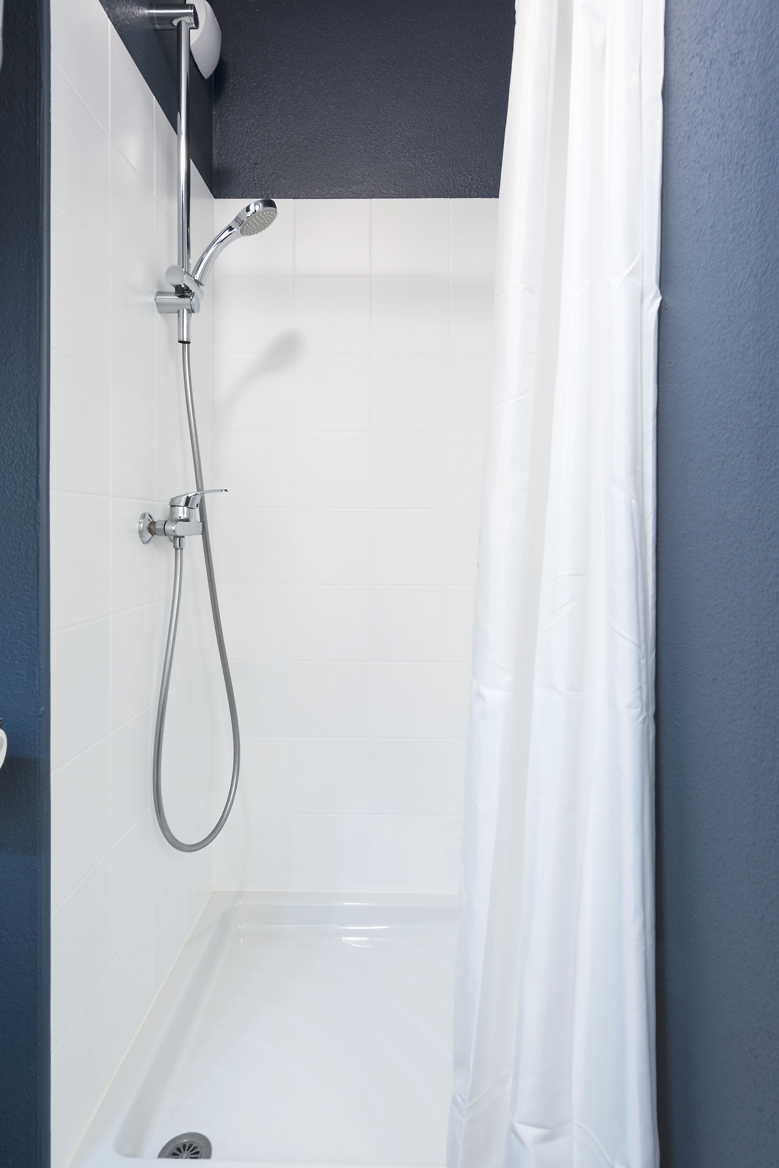 Studio classique double | Douche de la salle de bain