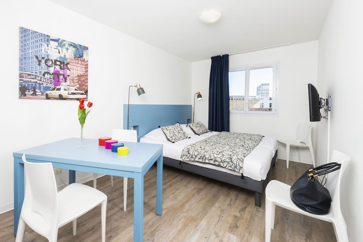 1 bedroom, desk, laptop workspace, blackout drapes