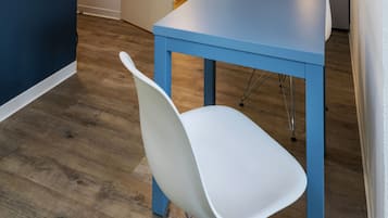 Studio classique triple | Essbereich im Zimmer