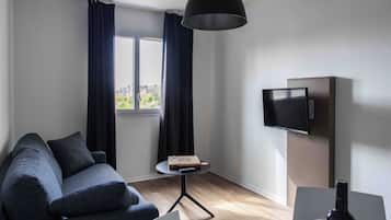 Bureau, espace de travail pour ordinateur portable, rideaux occultants