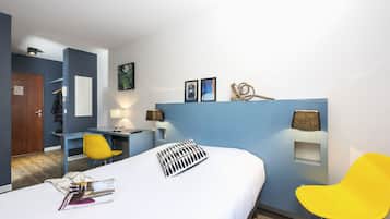 1 bedroom, desk, laptop workspace, blackout drapes
