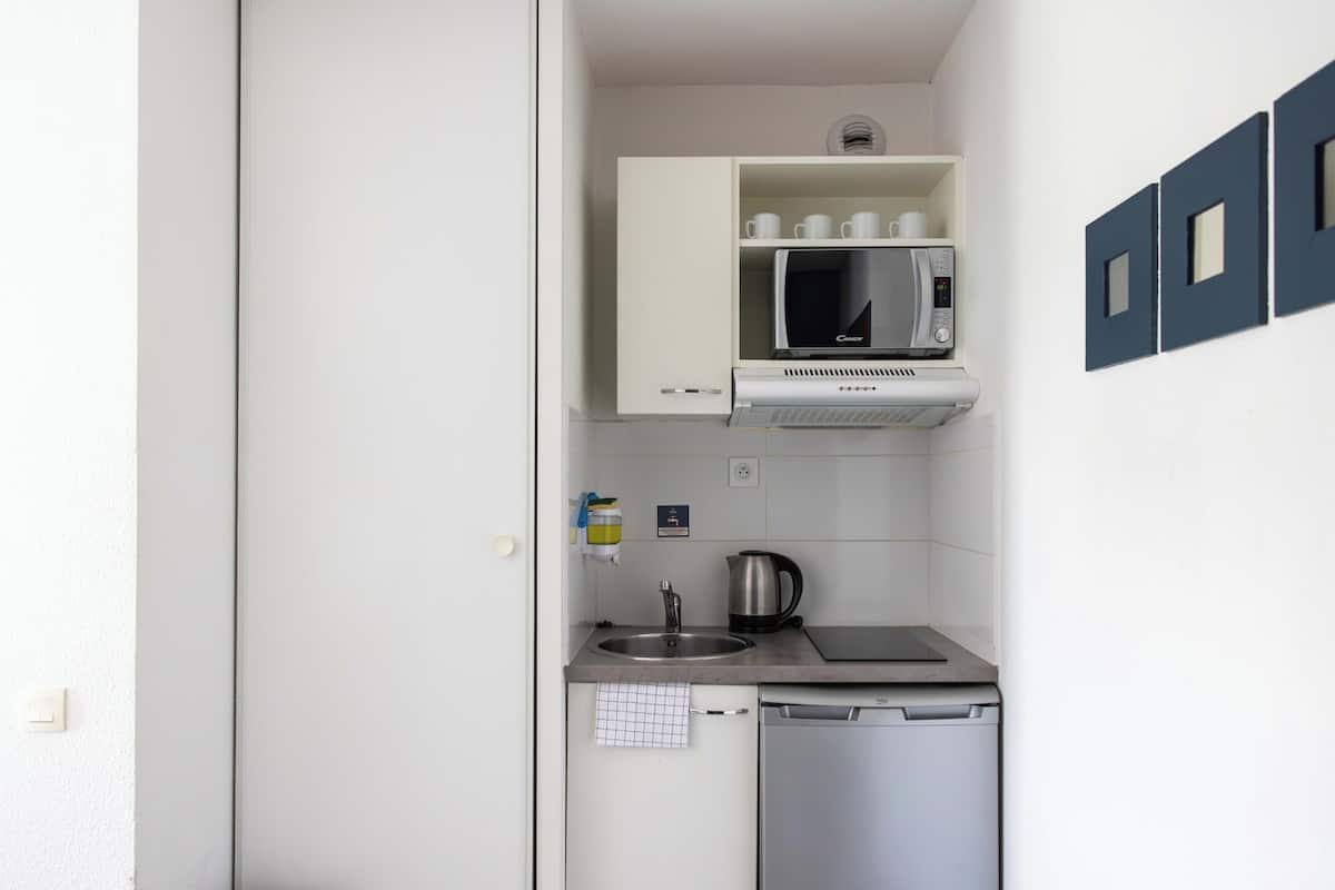Fridge, microwave, stovetop, electric kettle