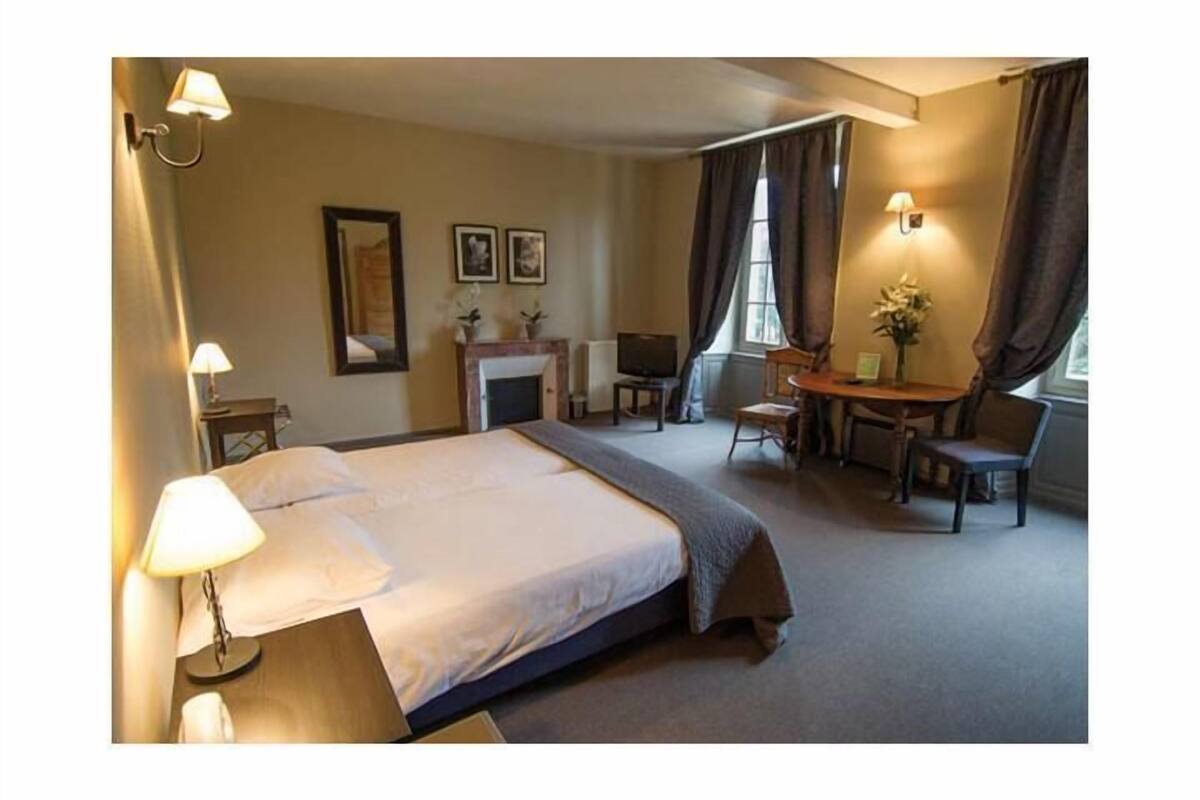 Chambre Deluxe double | Literie de qualité, coffre-fort, décor unique, ameublement unique