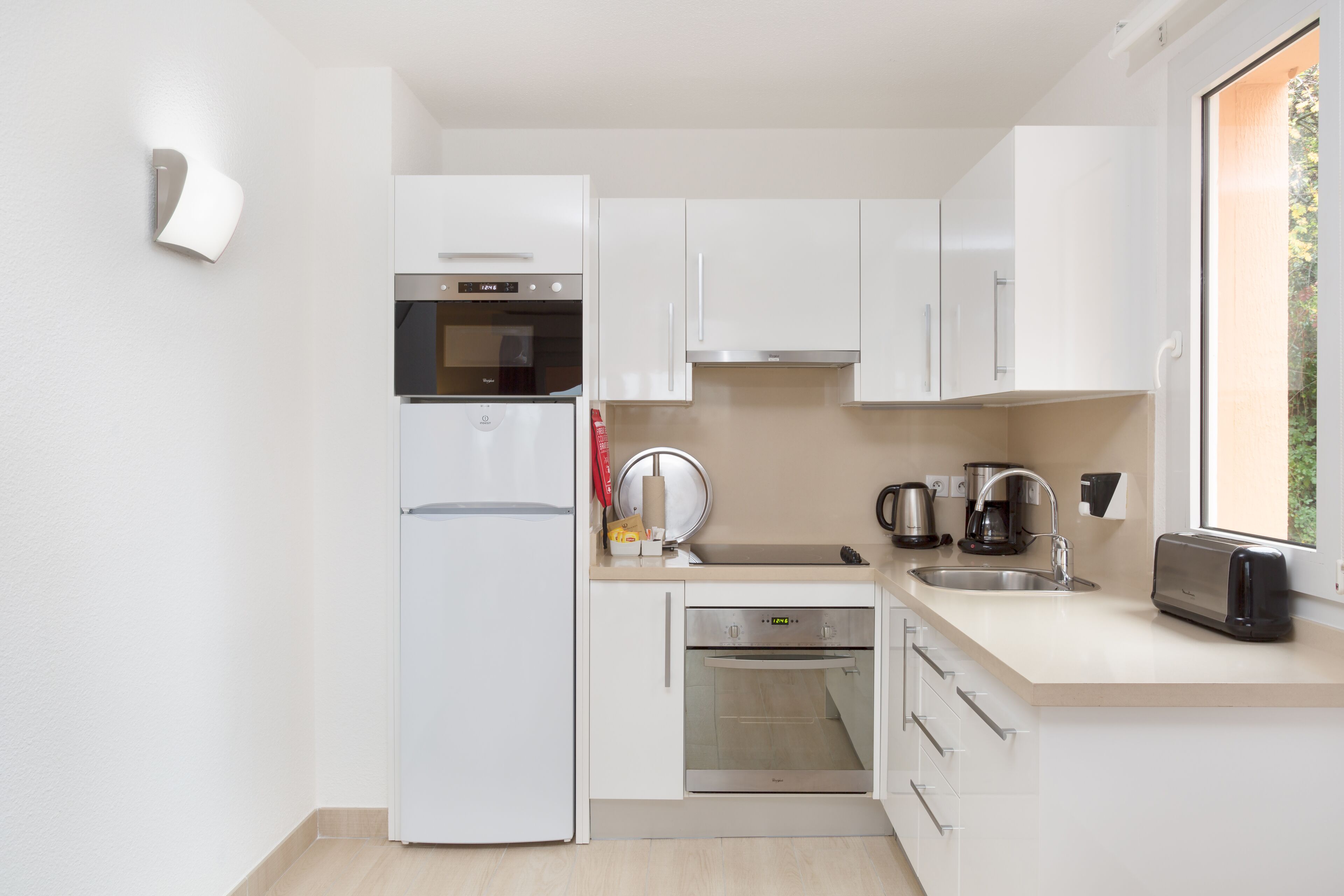 apartment, 1 bedroom | private kitchen | fridge, microwave, stovetop, coffee/tea maker